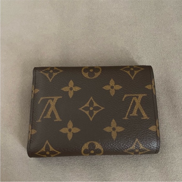 LOUIS VUITTON Monogram Victorine Wallet - Picture 3 of 8
